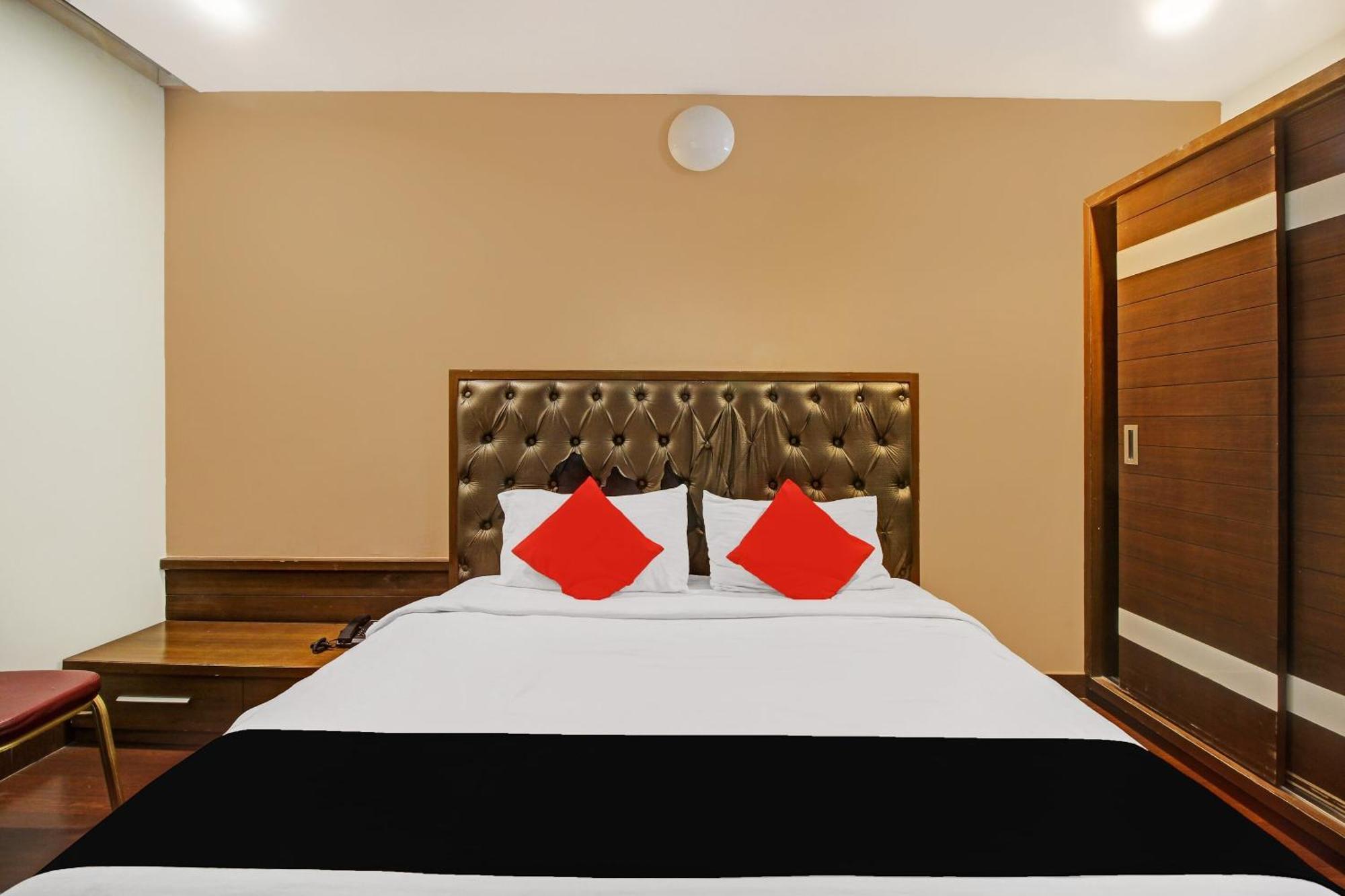 Trimulgherry Collection O 82357 Hotel Surabhi Pride מראה חיצוני תמונה